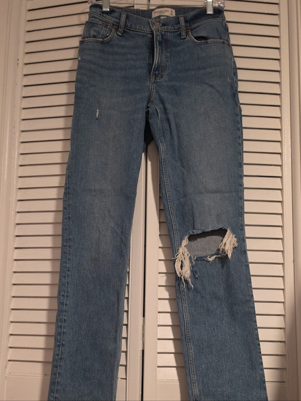 Abercrombie & Fitch Light Blue 90s Straight Leg Ripped Jeans